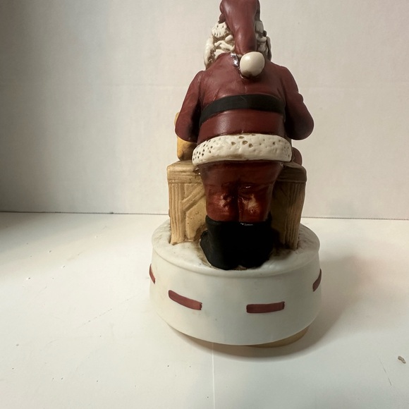 HOMCO Vtg SANTA'S WORKSHOP Wind-Up & Rotating MUSIC BOX Plays Music - Picture 9 of 11